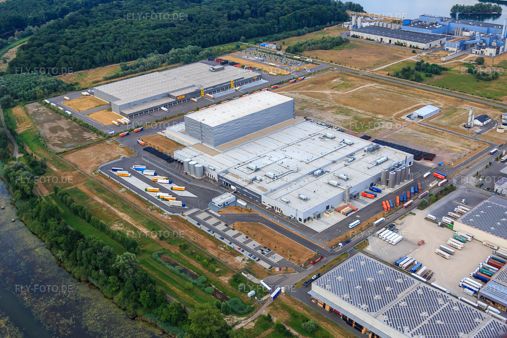 Luftbild: Pfälzer Erfrischungsgetränke GmbH in Wörth am Rhein im Bundesland Rheinland-Pfalz in Deutschland. Foto: IMG_083755.jpg vom 24.07.2015 durch Werner Riehm/FLY-FOTO.deMEG Gruppe - MEG Gruppe