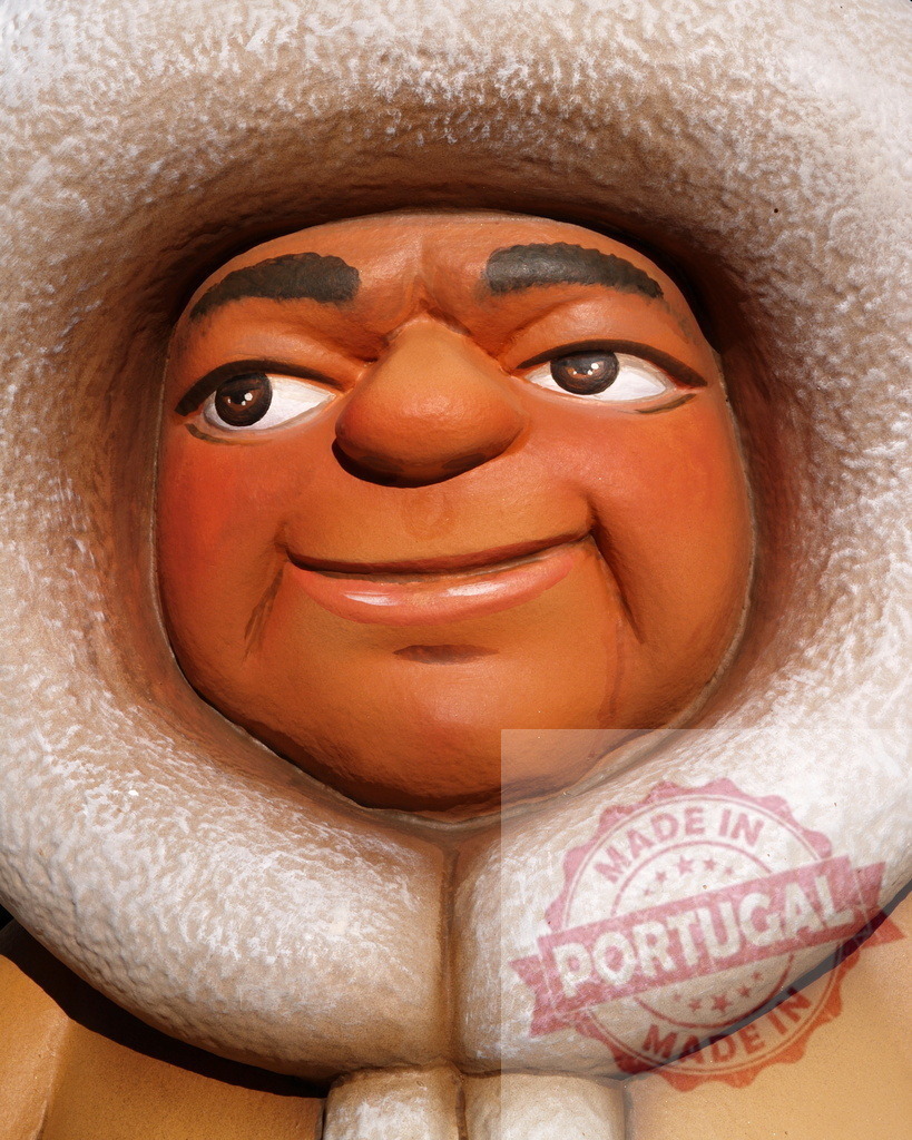 Smiling inuit statue wearing traditional clothing | Close-up of an inuit statue smiling and wearing traditional clothing, showcasing cultural heritage - Realized with Pictrs.com