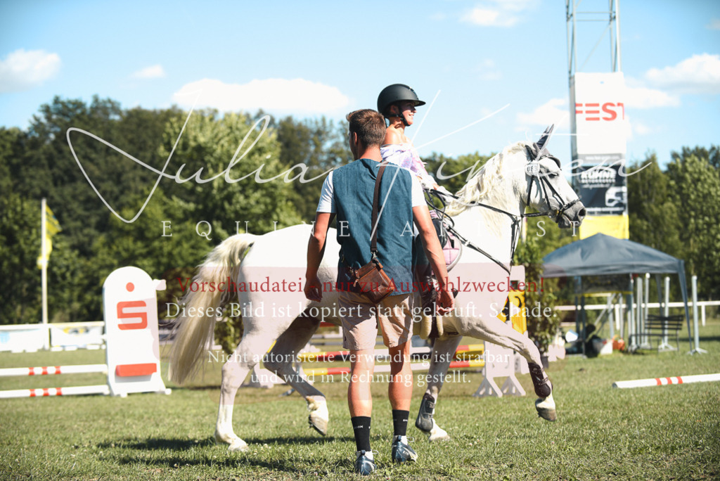 DSC_7572 | Pferde- und Turnierfotografie in Westsachsen. Pferdeportraits, Auftragszeichnungen und intuitive Kunst.