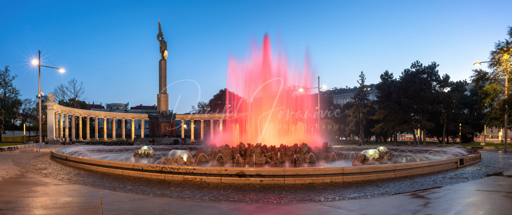 Schwarzenbergplatz | Hochstrahlbrunnen und Heldendenkmal am Schwarzenbergplatz
