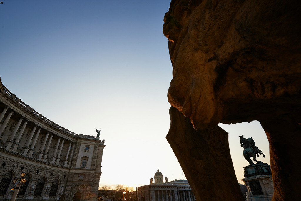 Blick von Hofburg auf Reiterstandbild | Wien, Austria - February 25, 2014: Blick von Hofburg auf Reiterstandbild. - Realisiert mit Pictrs.com