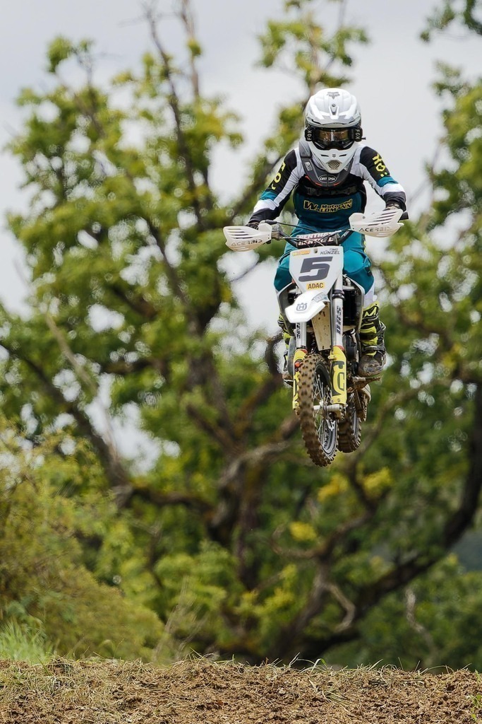 Motocross_Gerstetten_250802_3974 | Fotopresso – Sportfotografie in Heidenheim & Umgebung. Professionelle Sportfotografie für unvergessliche Momente. Dynamische Action-Shots, emotionale Szenen & hochwertige Bilder. - Realisiert mit Pictrs.com