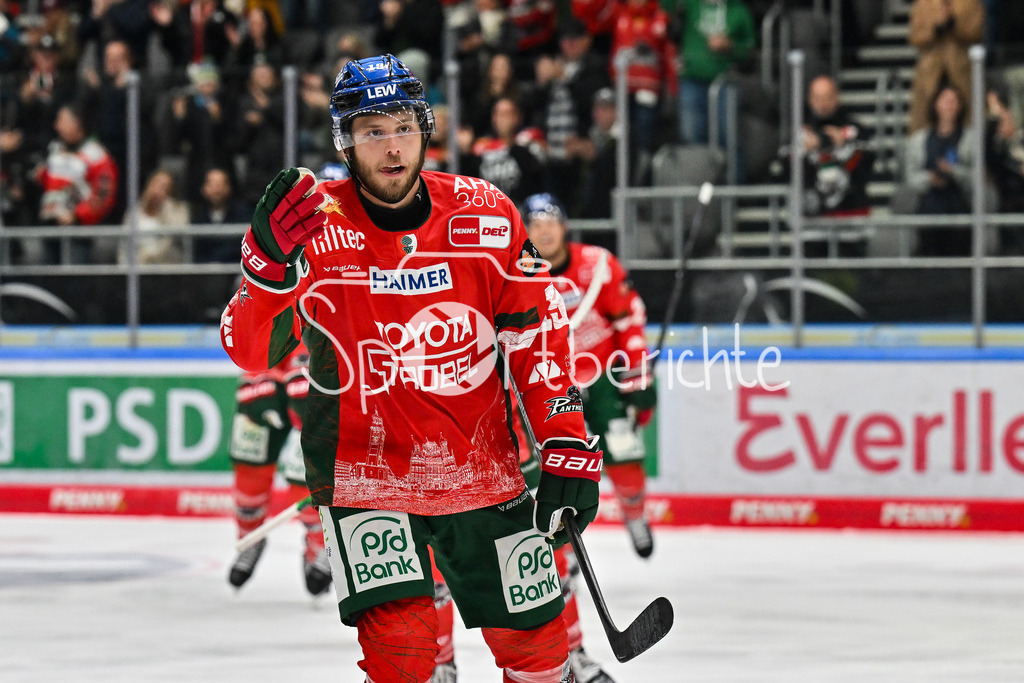 Augsburger Panther - Kölner Haie | Jubel der Panther nach dem Treffer zum 2-1 durch Riley DAMIANI (Augsburger Panther #19) / Tor / Torschuetze / Freude / Happy / DEL: Augsburger Panther - Kölner Haie; Curt Frenzel Stadion am 26.09.2025