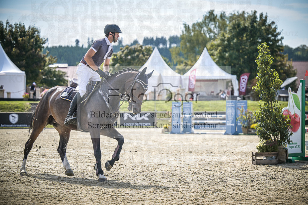 DOS_7800 | Entdecke hochwertige Reitturnierfotos von Foto Oger. Professionell, emotional und authentisch – jetzt Lieblingsmomente im Shop bestellen.Deutschlandweite Turnierfotografie. - Realisiert mit Pictrs.com
