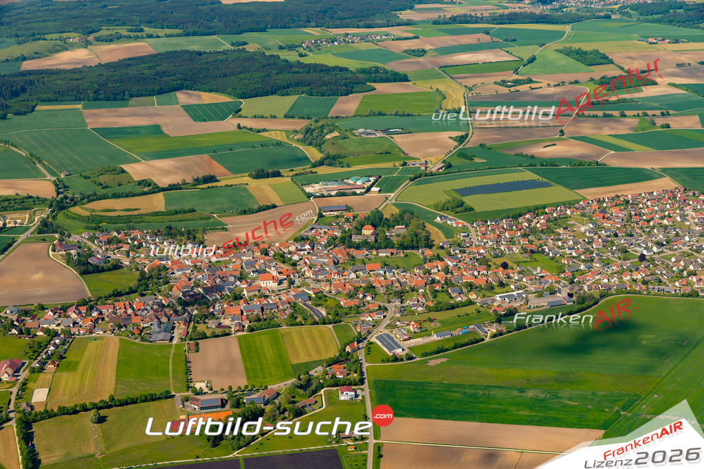 Das Luftbild zeigt :  Fünfstetten - Die Luftaufnahme wurde 2024 vom UL-Flugzeug aus erstellt ( keine Drohne ) - Hochauflösende Luftaufnahme - Für grossformatige Ausdrucke geeignet. Die Geschenkidee !Mit Lizenz und Bildrechte bestellbar