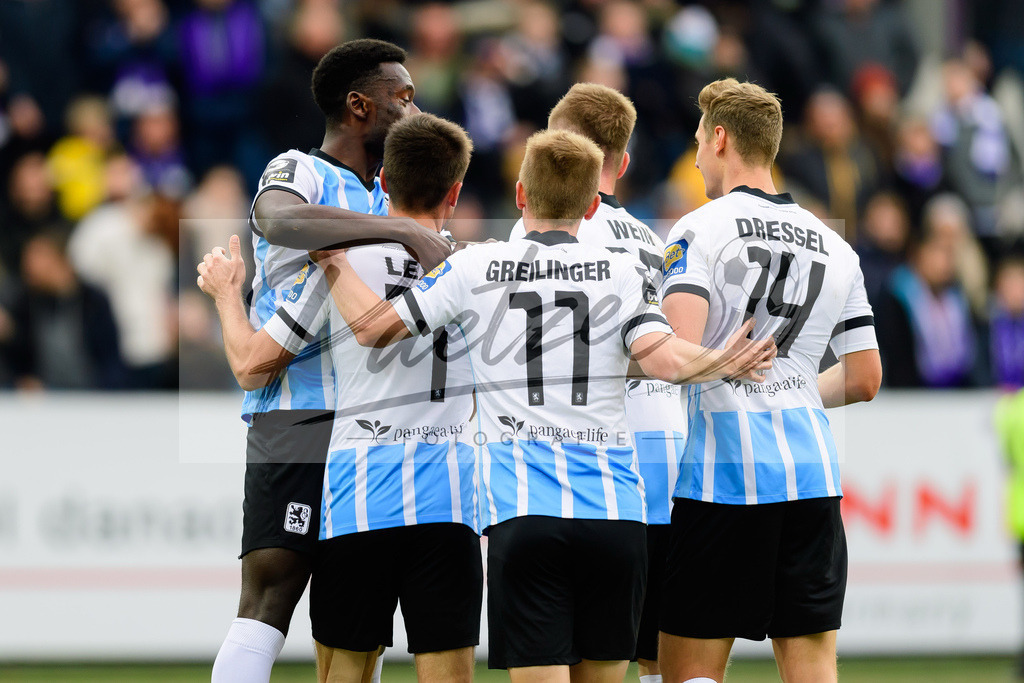 OSNTSV20211106_049 | Fussball, Herren: Stefan Lex (TSV 1860 Muenchen) Torjubel, jubelt mit seiner Mannschaft nach dem Treffer zum 0:1 bei dem Spiel der 3. Liga zwischen VfL Osnabrueck und TSV 1860 Muenchen im Stadion an der Bremer Bruecke am 06.11.2021 in Osnanbrueck, Deutschland.DFB / DFL REGULATIONS PROHIBIT ANY USE OF PHOTOGRAPHS AS IMAGE SEQUENCES AND/OR QUASI-VIDEO. - Realisiert mit Pictrs.com