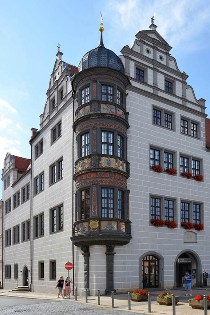 Torgau - Rathaus | Entdecke über 20 Kategorien Leipzig-Motive: Foto-Downloads, hochwertige Poster, Leinwand- & Fine-Art-Prints. Jetzt Lieblingsfoto im Bildlexikon Leipzig Shop bestellen!