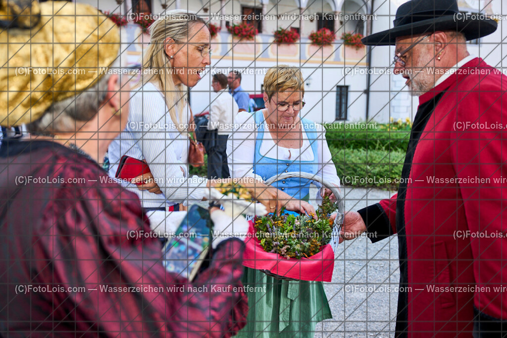 ALP8346_XXXX-Chopin-Festival_Goldhaubengruppe_Kraeuterstraeusschen | (C)FotoLois.com, Alois Spandl. XXXX. Chopin-Festival in der Kartause Gaming mit zahlreichen Ehrengästen und Eröffnujng durch LAbg. Anton Erber, Fr 16. August 2024.