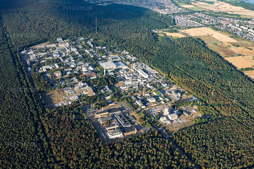 Luftbild: Karlsruhe Institut für Technologie - Campus Nord aus Nordosten im Ortsteil Leopoldshafen in Eggenstein-Leopoldshafen im Bundesland Baden-Württemberg in Deutschland. – Foto: IMG_158408.jpg vom 06.08.2026 durch Werner Riehm/FLY-FOTO.de – Auflösung des Originals: 5676 x 3784 px – KIT - Karlsruher Institut für Technologie KIT