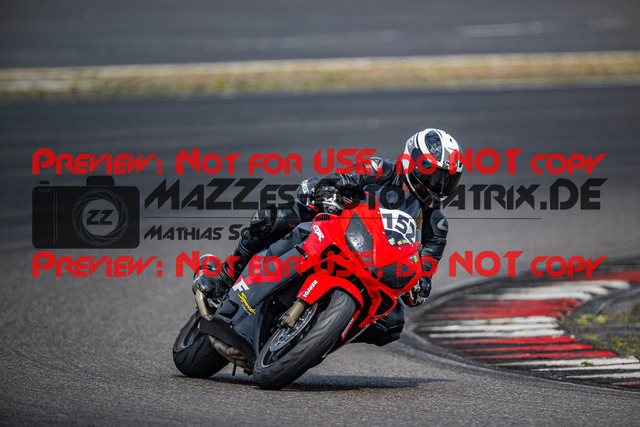 MaZZes_FotoMatrix_230719_2268 | GRUEN