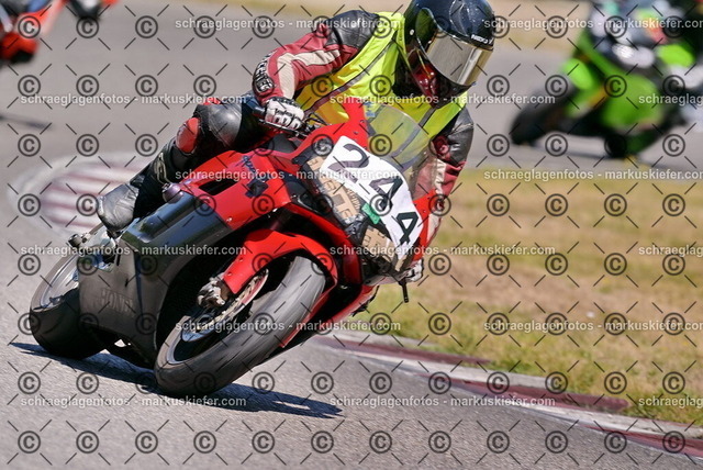 26bt04-1225 | markuskiefer.com - Realisiert mit Pictrs.com