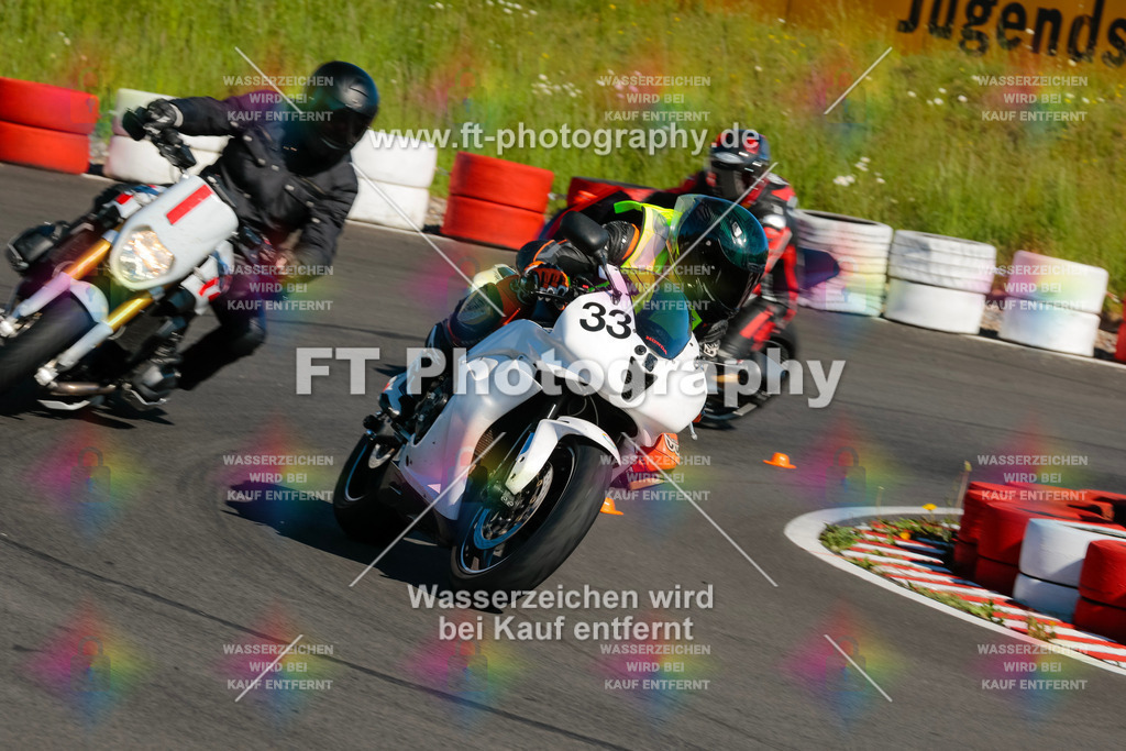 Moto-TeamOBK-21319 | Hier findet Ihr Bilder von Touristenfahrten auf der Nürburgring Nordschleife oder von anderen Veranstaltungen die ich besucht habe. Viel Spass beim Durch Schauen 
