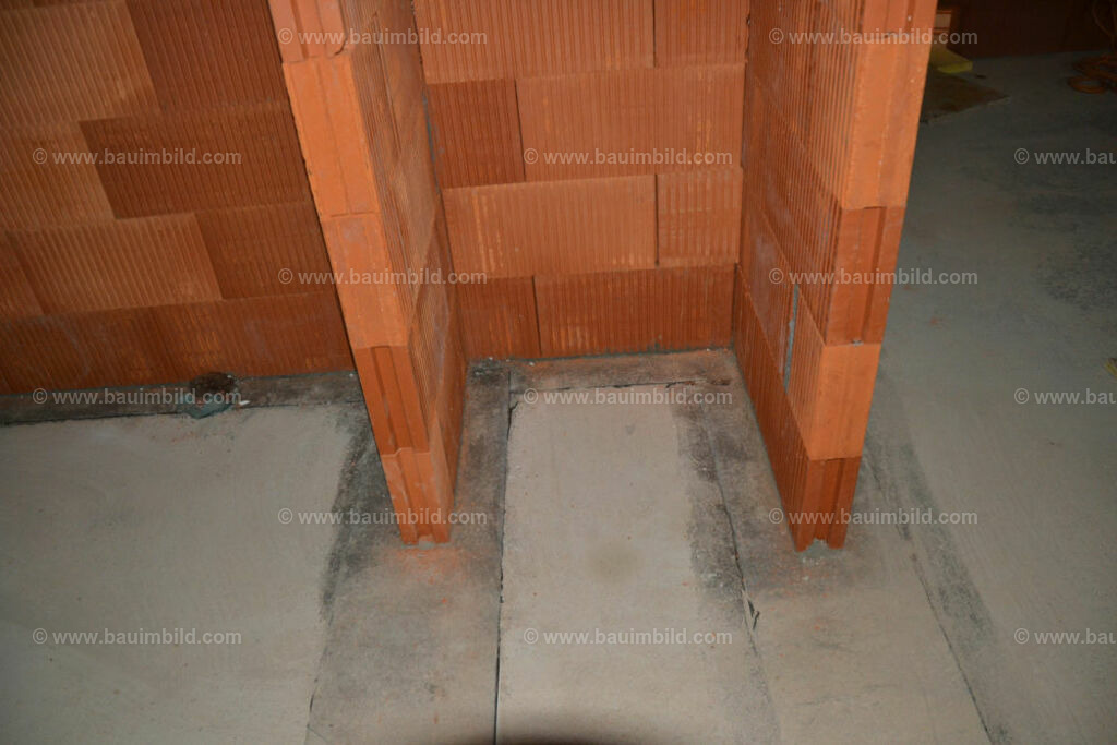 bib-lg07-mauerarbeiten-0242 | Nach LV-Leistungsgruppen sortierte Detailfotos über den Bau eines Hauses. Alle Hausbau-Bilder direkt vom Urheber und Autor der Website Haus-Selber-Bauen.com