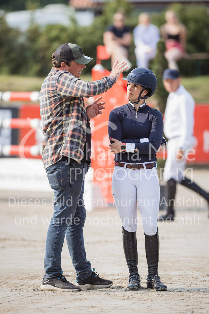 230624_PfSpTa_GroßerPreis-201 | Deine schönsten Turniermomente als professionelle Fotos! Entdecke hochwertige Pferdesport-Fotografie im Online-Shop. Jetzt Fotos finden & bestellen!