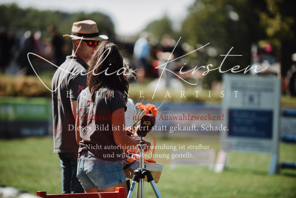 DSC_3325 | Pferde- und Turnierfotografie in Westsachsen. Pferdeportraits, Auftragszeichnungen und intuitive Kunst.