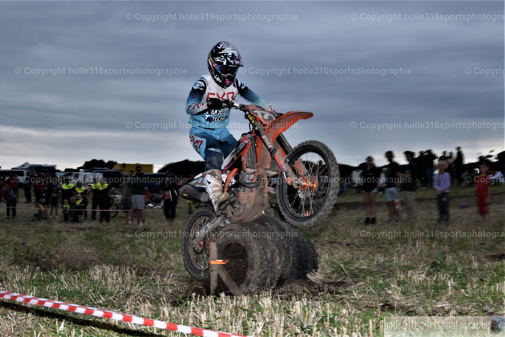 DSC_0230_01 (2) | Sportfotografie , Motorsport, Motoross, Reitsport, Mointainbike, Enduro,
Landschaft , Outdoor, Eventfotografie, Landschaft, Bilder online bestellen - Realisiert mit Pictrs.com