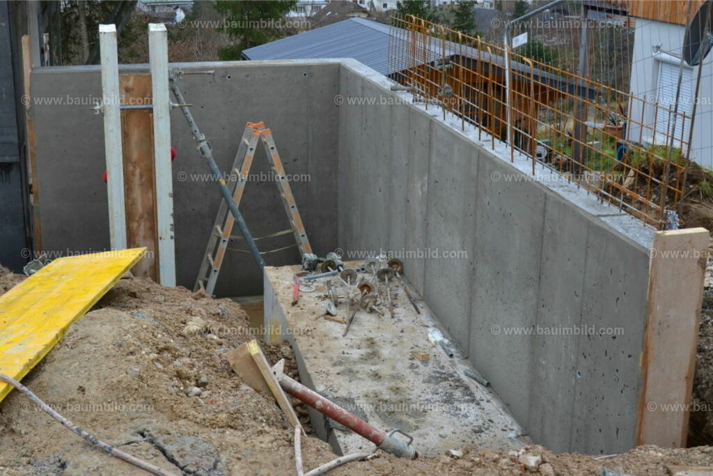 bib-lg04-sonstige-betonarbeiten-0713 | Nach LV-Leistungsgruppen sortierte Detailfotos über den Bau eines Hauses. Alle Hausbau-Bilder direkt vom Urheber und Autor der Website Haus-Selber-Bauen.com