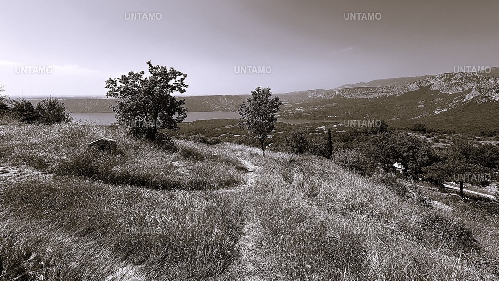 Hügelblick AiguinesRetro | untamo - Realisiert mit Pictrs.com