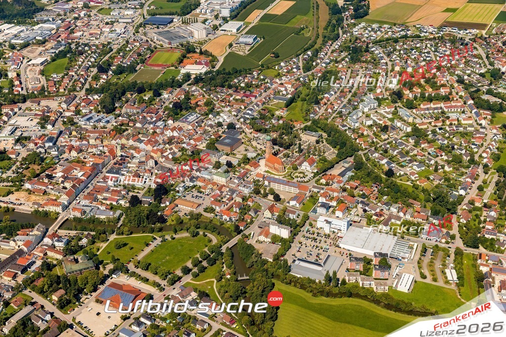 Luftaufnahme von  Vilsbiburg - Die Luftaufnahme wurde 2025 vom UL-Flugzeug heraus erstellt ( keine Drohne ) - Hochauflösende Luftaufnahme - für professionelle Ausdrucke geeignet. Die Geschenkidee !Mit Lizenz und Bildrechte bestellbar