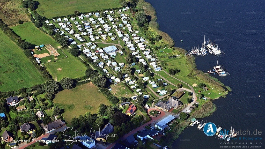 Luftbild Ostseefjord Schlei, Missunde, Campingplatz Wees | Missunde - Campingplatz Wees: Der Campingplatz Wees am Ostseefjord Schlei ist ein naturnaher 4*-Campingplatz direkt am Ostseefjord Schlei. Der Platz bietet eine idyllische Umgebung, ideal für Erholung und Genuss.