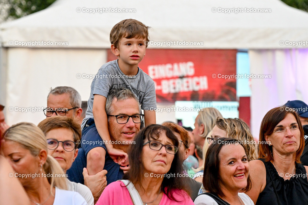 Linzer Kronefest 2023_ 18.08.2023-82 | 18.08.2023, Linzer Kronefest 2023, AUT, im Bild Linzer Kronefest 2023, Hauptbuehne, Spider Murphy Gang

Menschen, Besucher, Stimmung, Party, Masse