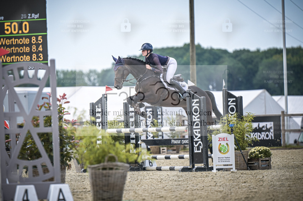 DOS_7254 | Entdecke hochwertige Reitturnierfotos von Foto Oger. Professionell, emotional und authentisch – jetzt Lieblingsmomente im Shop bestellen. - Realisiert mit Pictrs.com