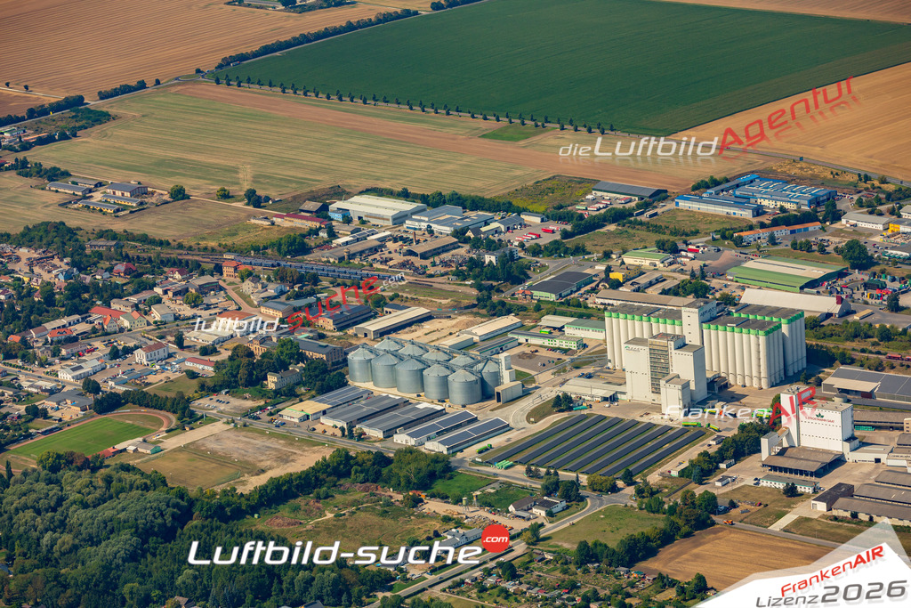Luftaufnahme der Stadt Querfurt - Die Luftaufnahme wurde 2025 vom UL-Flugzeug heraus erstellt ( keine Drohne ) - Hochauflösende Luftaufnahme - für professionelle Ausdrucke geeignet. Die Geschenkidee !Hier alle&nbsp;Infos zur Lizenzierung der LuftaufnahmeWir fliegen auch dieses Jahr wieder in Ihre Region um Luftbilder zu erstellen.- Luftbild anfragen