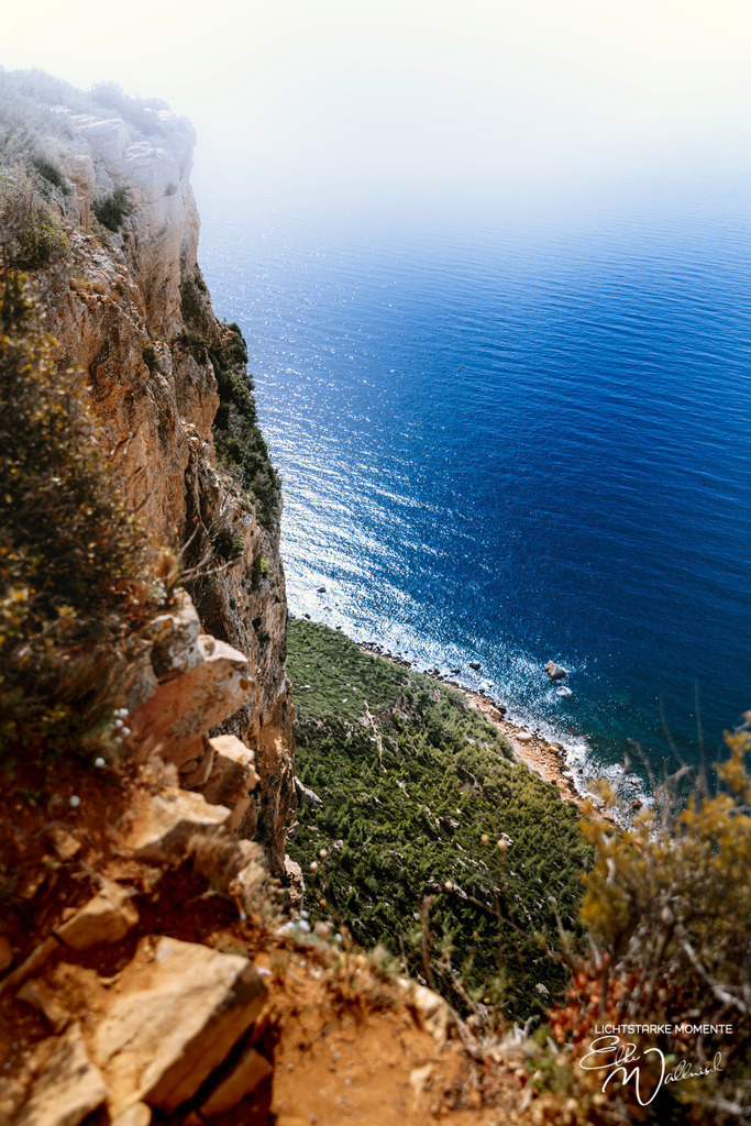 D141 Corniche ou Route des Crêtes, les calanques | Herzlich willkommen auf meiner Seite! Ich bin Elke Wallnisch, Deine Fotografin für lichtstarke Momente. Der Name steht für alles, was mich mit der Fotografie verbindet: Das Licht und seine machtvolle Wirkung auf eine Situation oder unsere Stimmung - Realisiert mit Pictrs.com
