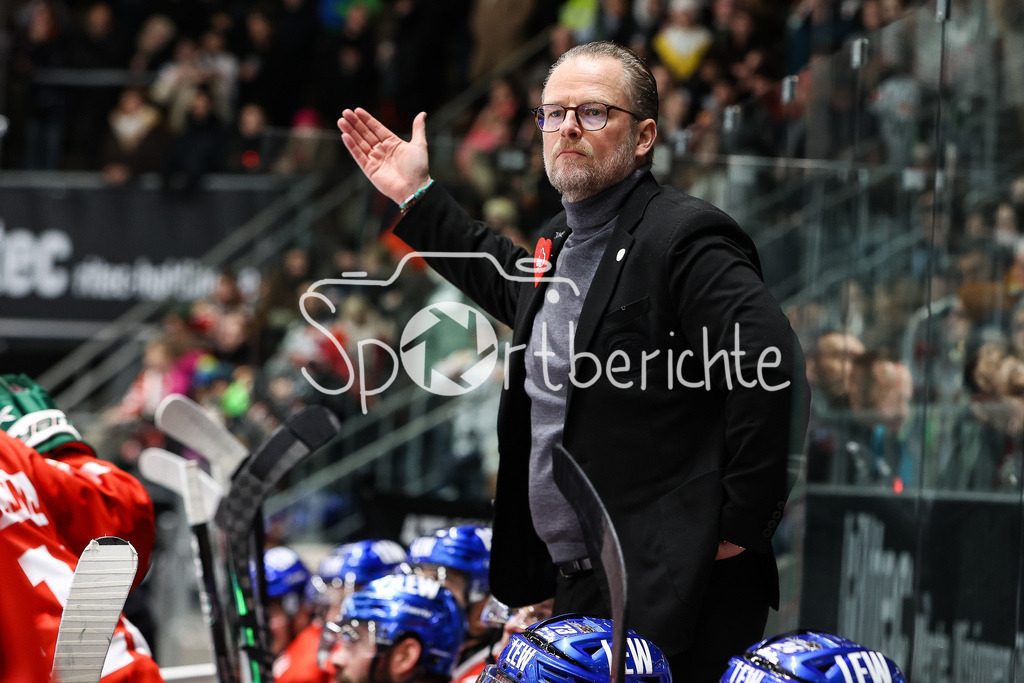 Augsburger Panther - Fischtown Pinguins | Panther Trainer Christof KREUTZER in Aktion / Freisteller / Einzelfoto
