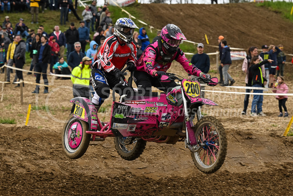 Motocross Schlatt bei Winterthur - 30. April 2023 | #200 Haberthuer Andri / Steck Rolf aus Deitingen (CH) auf Wsp Zabel in der Kategorie Seitenwagen am Motocross Schlatt bei Winterthur, 30. April 2023. 
Instagram: @mx_schlatt | @mc_wila | @sam_schweiz
Bild: Sportfotografie Markus Aeschimann | www.markus-aeschimann.ch - Realisiert mit Pictrs.com