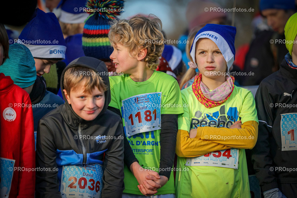 6. Bonner Nikolauslauf; Bonn, 14.12.2025 | Impressionen vom 6. Bonner Nikolauslauf am 14.12.2025 in Bonn (Nordrhein-Westfalen). 