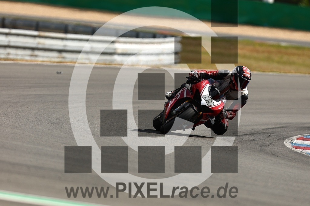 0089-20250829_01251 | Schöne Erinnerungen an spannende Momente - das festzuhalten ist unser Job. PIXELrace.de ist seit 2003 auf den Rennstrecken Europas unterwegs um die Action draußen beim Fahren und die wunderbare Stimmung imm Fahrerlager für euch einzufangen.