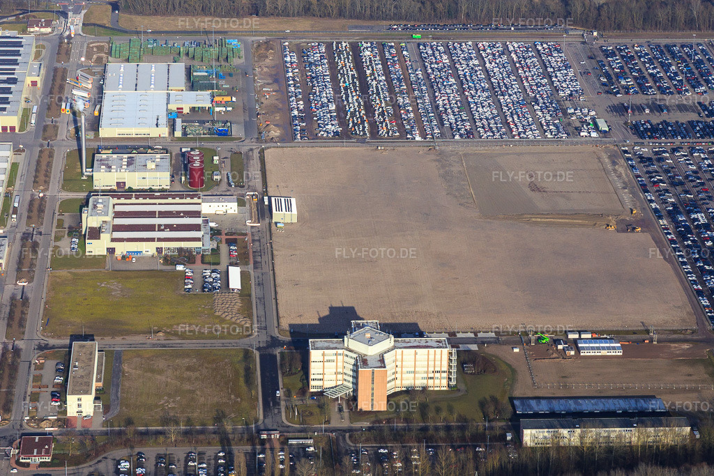 Luftbild: Insel Grün mit mit KFZ-Lager der MOSOLF Logistics & Services GmbH in Germersheim im Bundesland Rheinland-Pfalz in Deutschland. Foto: IMG_104762.jpg vom 16.02.2018 durch Werner Riehm/FLY-FOTO.deInternationale Automobillogistik