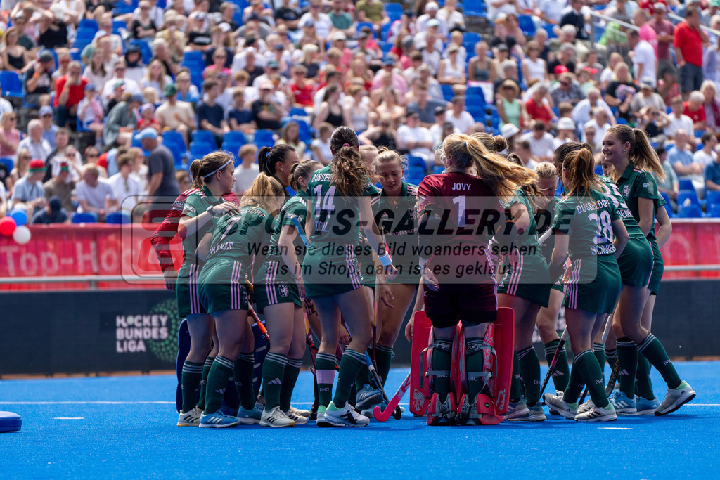 Final4_20250531-1306-HK107638 | Krefeld, Deutschland, 31.05.2025:  Feldhockey Final4 2025 – „Deutsche Feldhockey-Meisterschaften 2025“ im Gerd-Wellen-Hockeyanlage am 31.05.2025 in Krefeld, Deutschland. (Foto von Kramhöller/Fehrmann/Kaste)Krefeld, Germany, 31.05.2025: Feldhockey Final4 2025 – „Deutsche Feldhockey-Meisterschaften 2025“ in Gerd-Wellen-Hockeyanlage at 31.05.2025 in Krefeld, Deutschland. (Foto from Kramhöller/Fehrmann/Kaste)