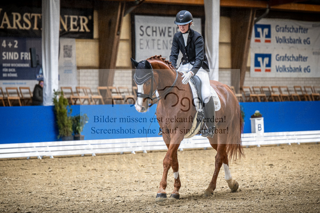 DOS_1900 | Entdecke hochwertige Reitturnierfotos von Foto Oger. Professionell, emotional und authentisch – jetzt Lieblingsmomente im Shop bestellen.Deutschlandweite Turnierfotografie. - Realisiert mit Pictrs.com