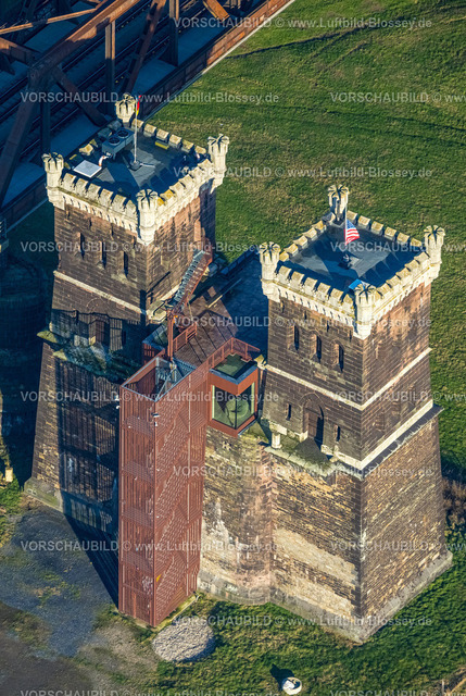 Duisburg241202115 | Luftbild, Brückenturm Rheinhausen Duisburg an der Hochfelder Eisenbahnbrücke über den Fluss Rhein, historische Sehenswürdigkeit und Ferienwohnung im alten Brückenkopf, Friemersheim, Duisburg, Ruhrgebiet, Nordrhein-Westfalen, Deutschland