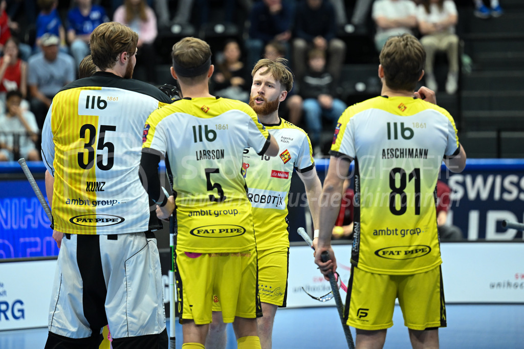 Zug United - HC Rychenberg - 25. April 2026 | Starting Six mit Eric Kunz (#35 HC Rychenberg Winterthur), Johan Larsson (#5 HC Rychenberg Winterthur), Noah Püntener (#19 HC Rychenberg Winterthur) und Tim Aeschimann (#81 HC Rychenberg Winterthur) am L-UPL Superfinal-Spiel zwischen Zug United und HC Rychenberg am 25. April 2026 in der BCF Arena, Fribourg, Schweiz.Bild: Sportfotografie Markus Aeschimann | www.markus-aeschimann.ch - Realisiert mit Pictrs.com
