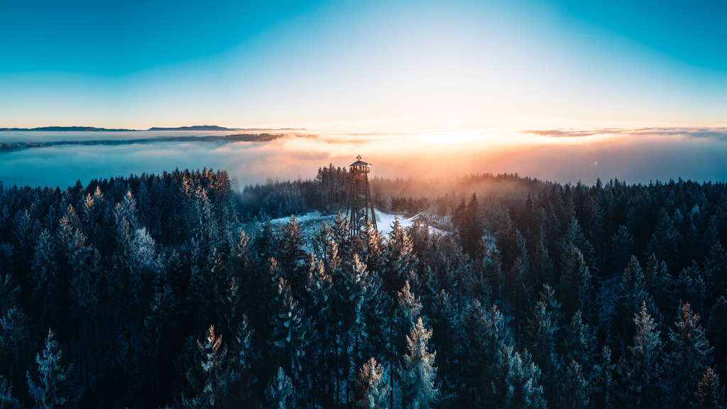 Hünersedel bei Freiamt | Der Aussichtsturm auf dem Hünersedel bei Freiamt über dem Nebelmeer - Realisiert mit Pictrs.com