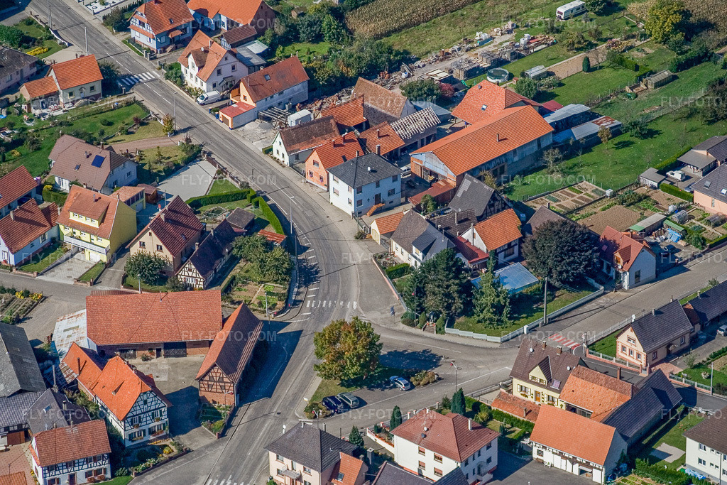 Aerial view: Rte de Salmbach in Niederlauterbach in the state Bas-Rhin, France. – Photo: IMG_13565.jpg taken on 09/28/2008 by Werner Riehm/FLY-FOTO.com – Resolution of the original: 3456 x 2304 px