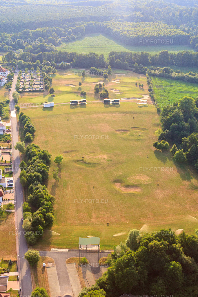 Vue aérienne: Practice du club de golf de Baden-Baden Soufflenheim à Soufflenheim dans le département Bas Rhin, France – .Photo: IMG_30512.jpg prise le 09/07/2010 par Werner Riehm/FLY-FOTO.eu – Résolution de l'original: 2838 x 4257 px