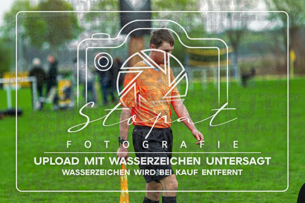 DZC_1009-Verbessert-RR | Sean Pfenning (Schiedsrichterassistent) beim Herren Kreisliga HK Spiel zwischen FG Fulde-Stellichte und TSV Wietzendorf im Fulder Zentralstadion, Fulde (Simon Paul Stopat) - Realisiert mit Pictrs.com