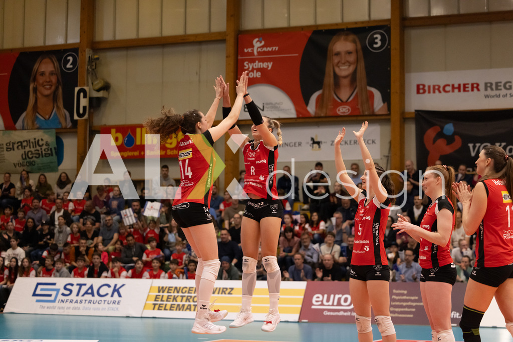 Volleyball I Frauen I Saison 2025-2026 I Volleyball NLA | Women I  Playoffs Finals 2/5 I  VC Kanti Schaffhausen - viteos NUC I  10.04.2026 | 8 Lina-Marie Lieb (DE) (VC Kanti Schaffhausen) – Aussen und 14 Josipa Marković (HR) (VC Kanti Schaffhausen) – Aussen - Realisiert mit Pictrs.com