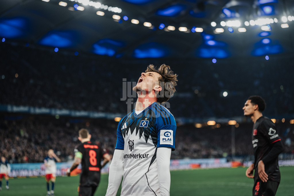 Fußball | Männer | Saison 2025/2026 | 1. Fußball-Bundesliga | 17. Spieltag | Hamburger SV vs. Bayer 04 Leverkusen | 04.03.2026 | Otto Stange (#49, HSV) ärgert sich