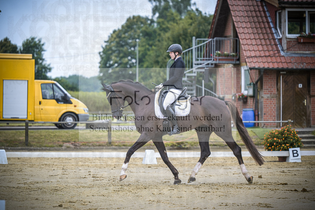 DOS_2131 | Entdecke hochwertige Reitturnierfotos von Foto Oger. Professionell, emotional und authentisch – jetzt Lieblingsmomente im Shop bestellen.Deutschlandweite Turnierfotografie. - Realisiert mit Pictrs.com