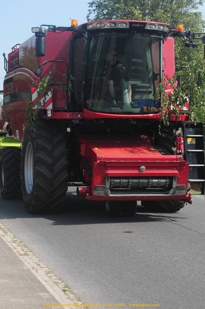 Geißmannsdorf-2026-Festumzug-188 | Festumzug in Geißmannsdorf bei Bischofswerda im Juni 2026. Fotografische Eindrücke und Momentaufnahmen vom Festumzug anläßlich des 800-jährigen Bestehens von Geißmannsdorf - mit Teilnehmern und Gästen, Strohpuppen und geschmückten Vorgärten und Grundstücken - Realisiert mit Pictrs.com
