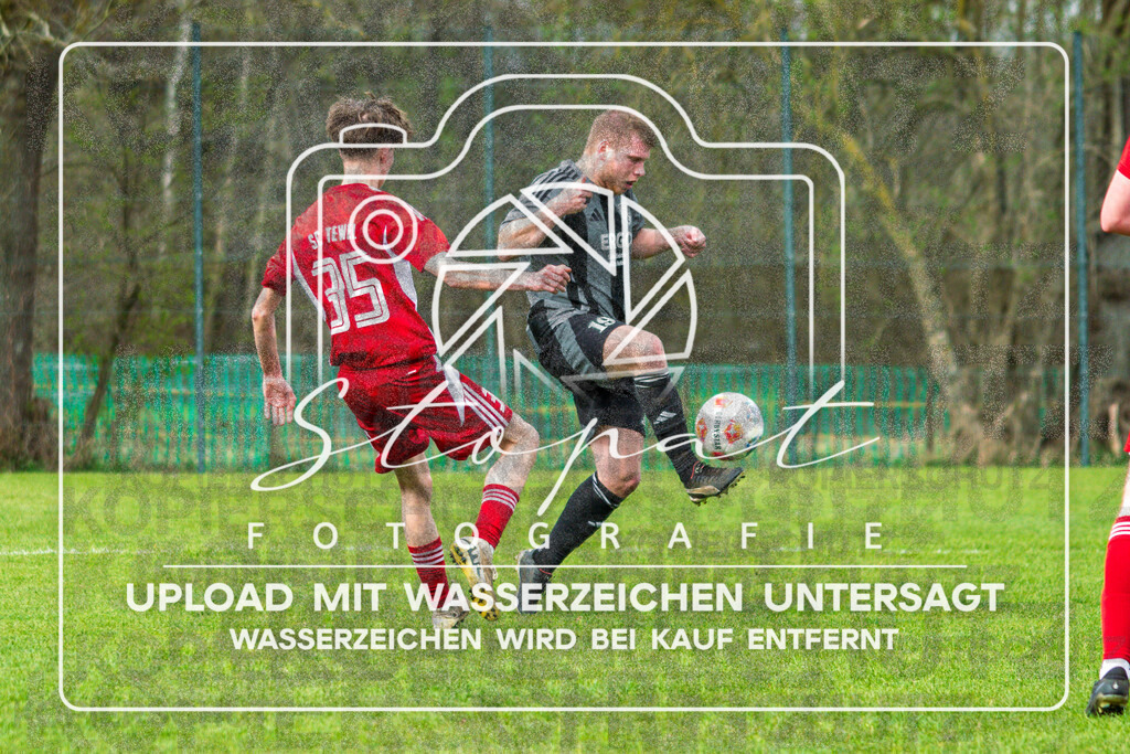 FGFSSCT-1006 | Mattis Worthmann (SC Tewel #35) und Marlon Bargmann (FG Fulde-Stellichte #19) beim Herren Kreisliga HK Spiel zwischen FG Fulde-Stellichte und SC Tewel im Lehrdestadion, Stellichte (Simon Paul Stopat) - Realisiert mit Pictrs.com