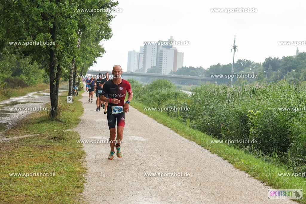 LUR_1465 | 34. M-net Erlanger Triathlon 2025 #erlangertriathlon  #mnettriathlon2025 #mnettriathlon #team #olympischedistanz #mitteldistanz #triathlon #maindonaukanal  #erlangertriathlon2025 #yourpictrs #tv1848 #tv1848erlangen  #triathlonbayern #sportinerlangen #demsportverbunden #sportshot_your_pictrs Copyright: www.sportshot.de