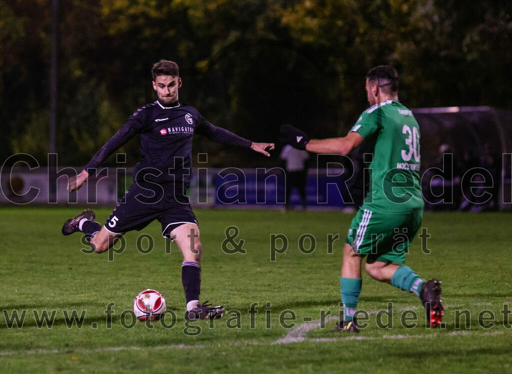 2023-11-03_100_FC_Schwaig_gegen_TuS_Holzkirchen | Oberding, Deutschland, 03.11.2023:
Fußball, Landesliga Südost 2023 / 2024, 19. Spieltag, FC Schwaig gegen TuS Holzkirchen, Endergebnis: 4:1

Mario Simak (FC Schwaig, #5), Lukas Krepek (TuS Holzkirchen, #30)

Foto: Christian Riedel / fotografie-riedel.net