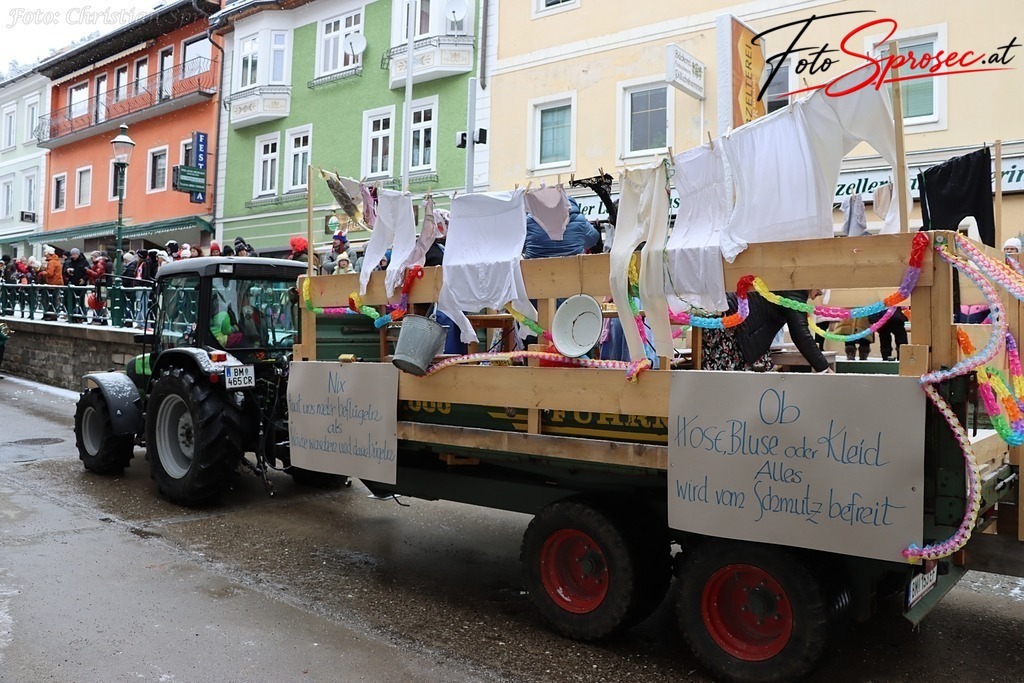 fasching2026-mariazell (32) | Mit meiner Kamera halte ich besondere Augenblicke, faszinierende Landschaften und interessante Details fest. Dabei entstehen ganz unterschiedliche Aufnahmen – von stimmungsvollen Landschaftsfotografien und beeindruckenden Drohnenaufnahmen über Pressefotos - Realisiert mit Pictrs.com