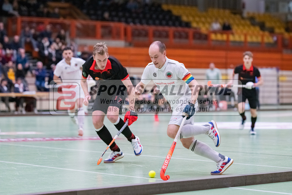 HK_20230113_102773 | 1. Bundesliga ( Halle ) Herren Crefelder HTC - DSD Düsseldorf am 13.1.2023 Crefelder HTC  ( CHTC ) Halle Glockenspitz , Krefeld , Ehling Jonathan ( Crefelder HTC #22 ) , Benedikt Federlin ( DSD Düsseldorf #17 )